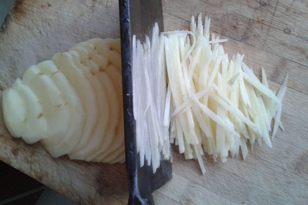 خلال کردن سیب زمینی