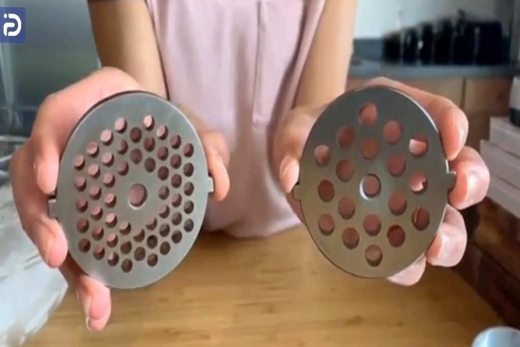 تمیز کردن تیغ های چرخ گوشت