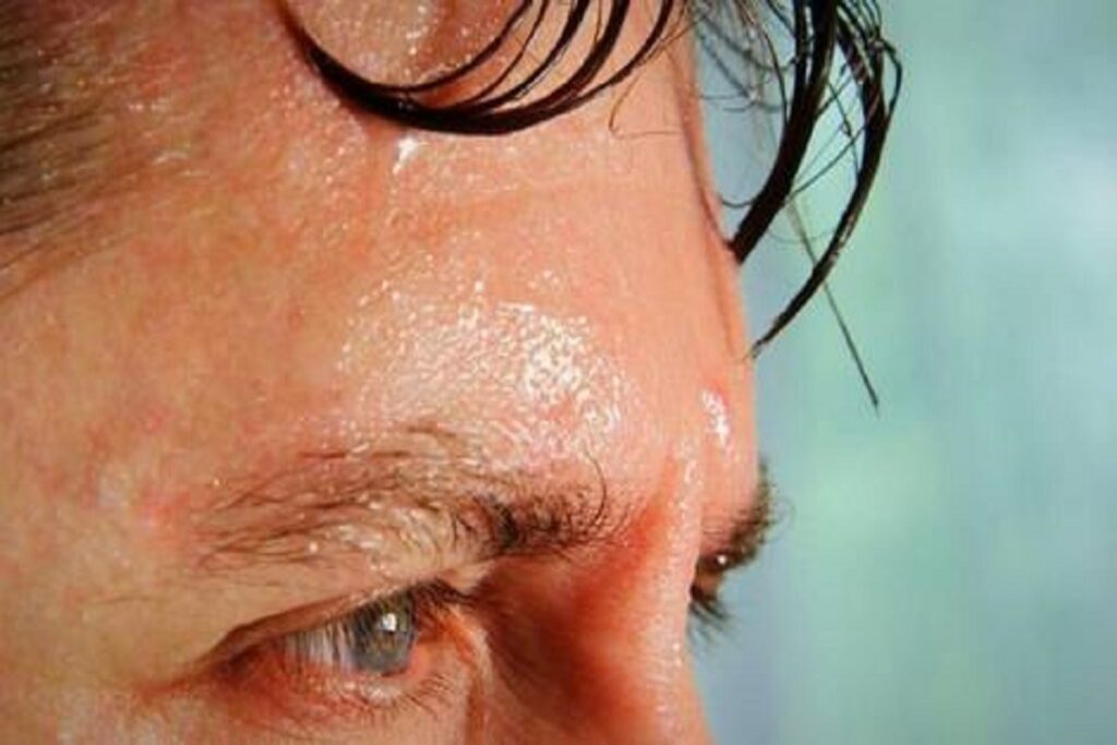 دلیل عرق کردن بدن / اگر زیاد عرق میکنید خوشحال باشید!