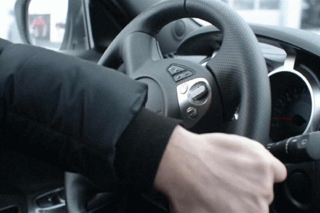 نیسان با فرمان راست