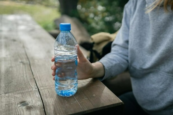 ایستاده آب خوردن مضر است؟ / احادیث اسلامی چه گفتند؟