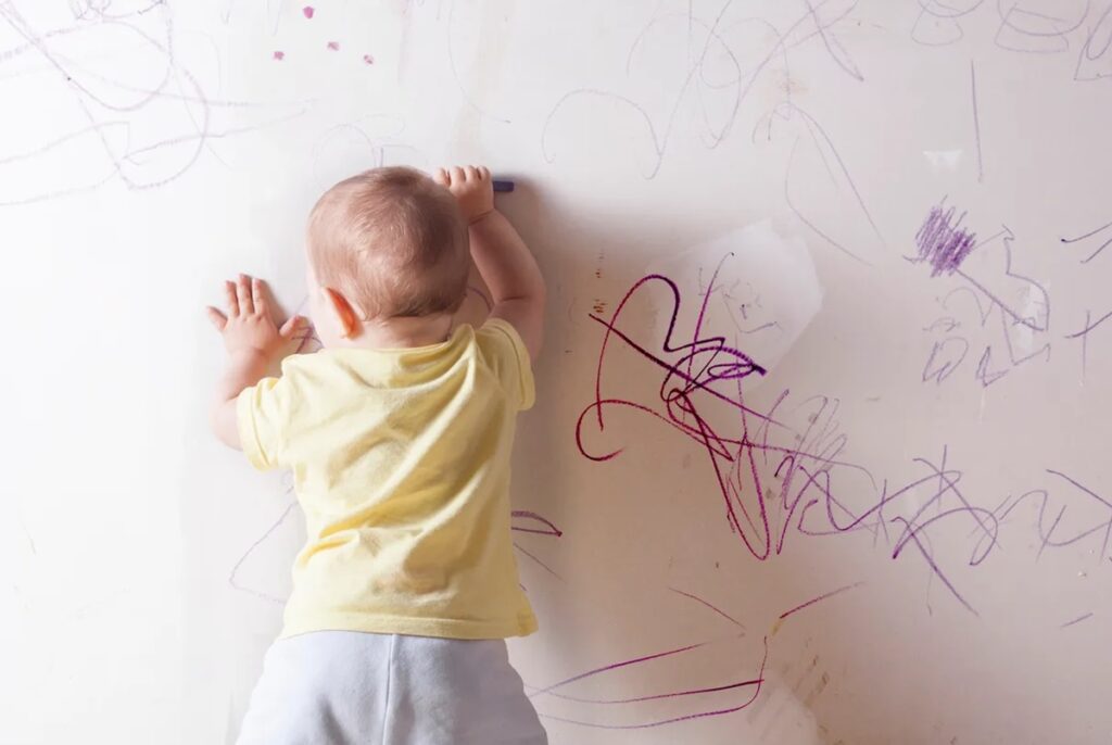 تمیز کردن دیوار گچی / چگونه لکه مداد و خودکار را از دیوار پاک کنیم؟