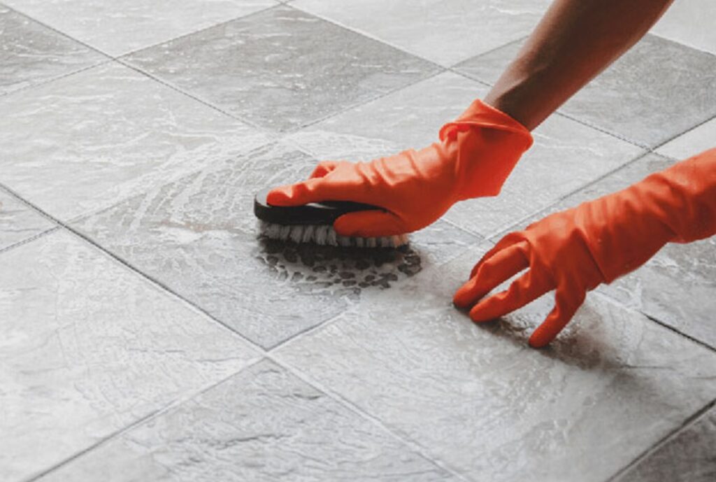 از بین بردن زردی کاشی و سرامیک / زردی و جرم کاشی ها را چطور تمیز کنیم؟