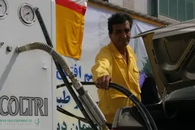 تغییرات-سهمیه-بندی-بنزین-در-ایران-قیمت-بنزین-10-هزارتومانی-برای-کدام-خودرو-ها-اعمال-می-شود
