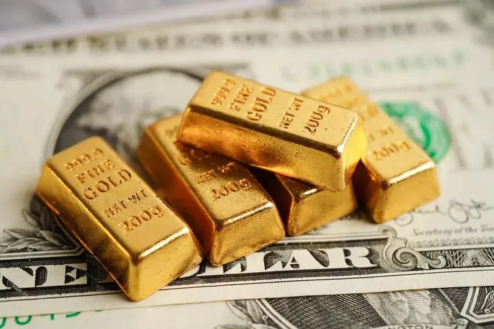 افزایش قیمت طلا در بازار جهانی به دنبال تضعیف دلار