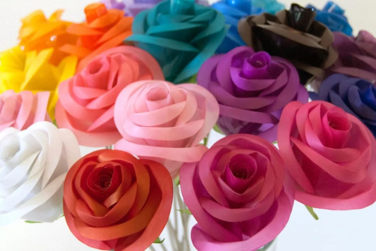 با بطری خالی گل رز رنگی بسازید ایده ای خلاقانه و ماندگار
