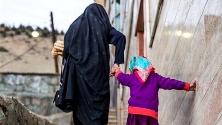 حمایت از زنان سرپرست خانوار با بیمه رایگان و حقوق مستمری