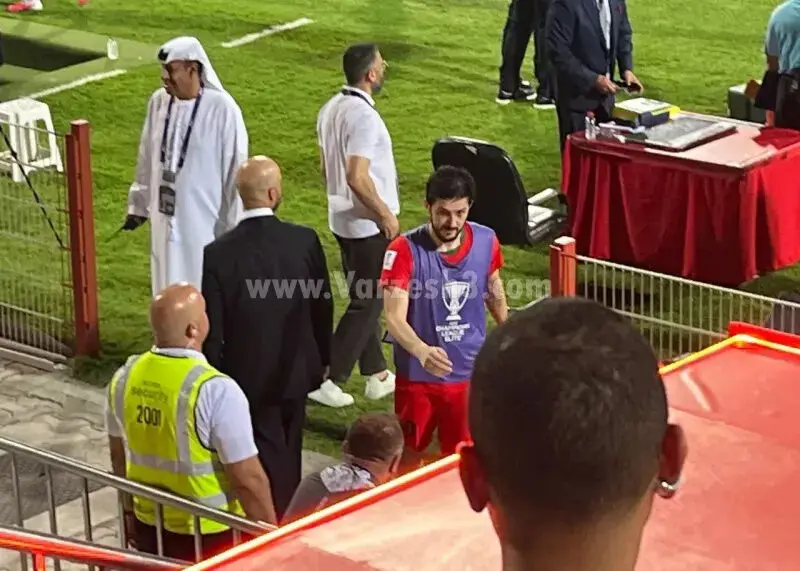 خشم سردار آزمون پس از تعویض جنجالی در بازی تراکتور