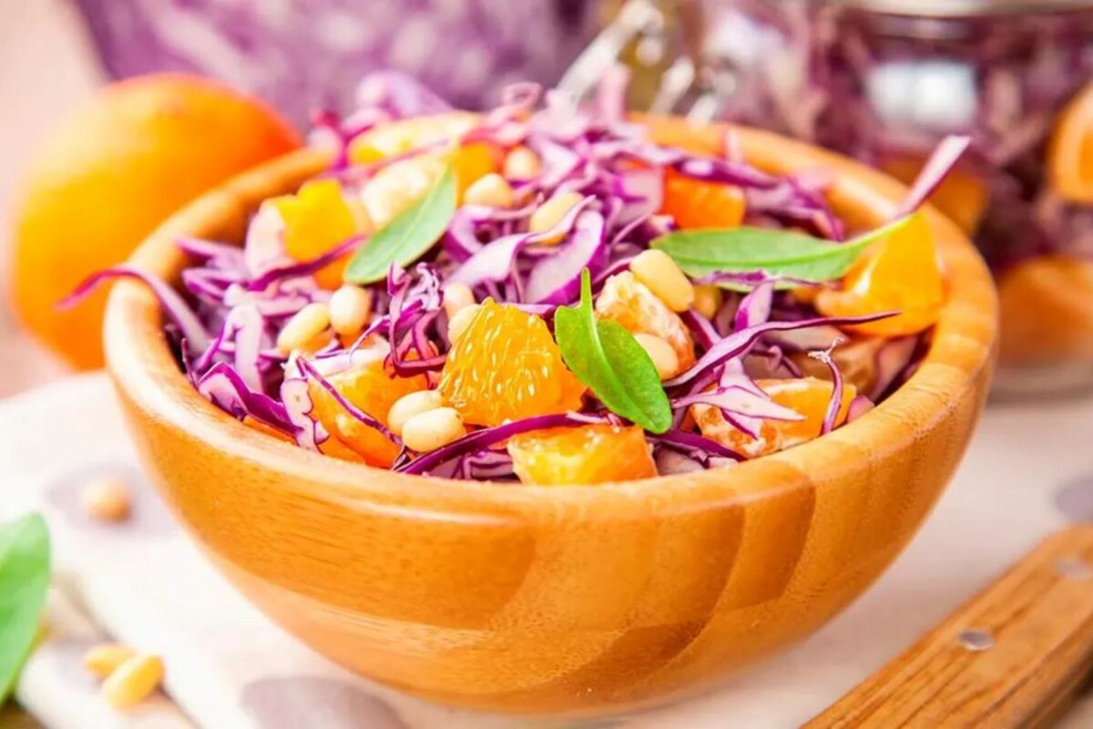 سالاد کلم بنفش طعمی متعادل برای پاییز
