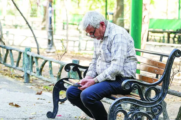 معوقات اردیبهشت بازنشستگان انتظار برای پرداخت در هاله ای از ابهام