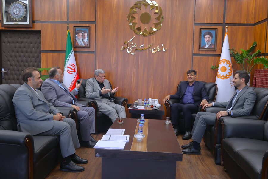 گفت وگوی حسینی با نماینده مرودشت درباره مسائل بهزیستی