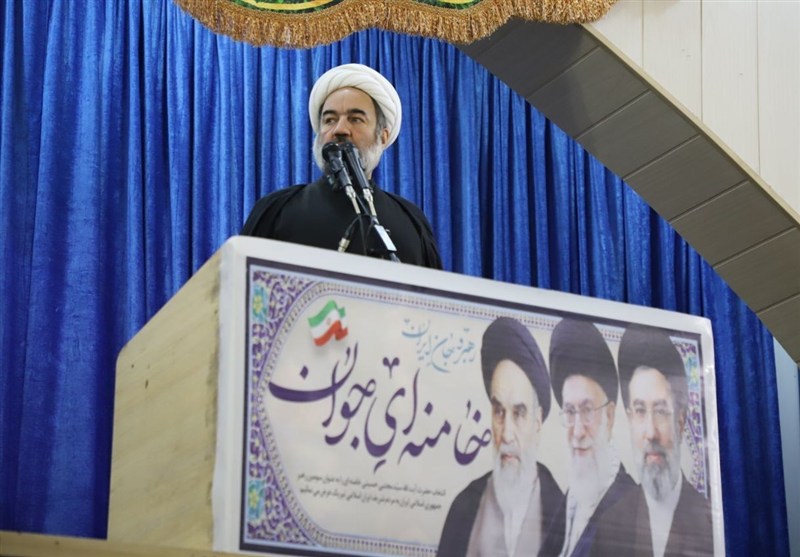 امام جمعه زاهدان اتحاد شیعه و سنی برای مقابله با شرارت ها ضروری است
