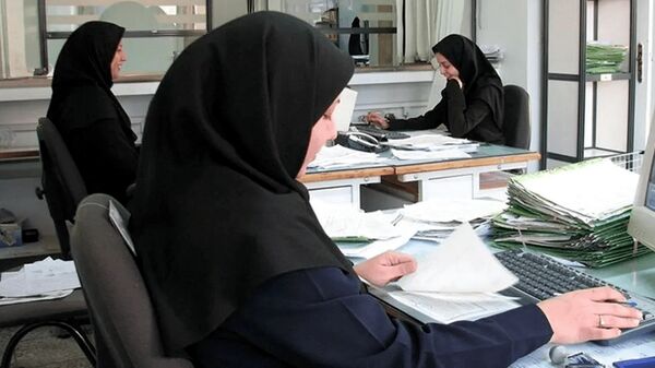 بررسی طرح ارتقای معیشت کارمندان و واریز مستقیم حقوق نیروهای شرکتی