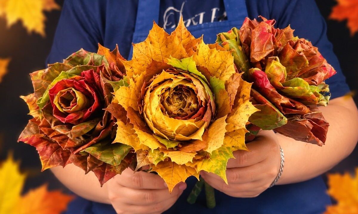 دکوراسیون پاییزی گل های رز با برگ های افرا