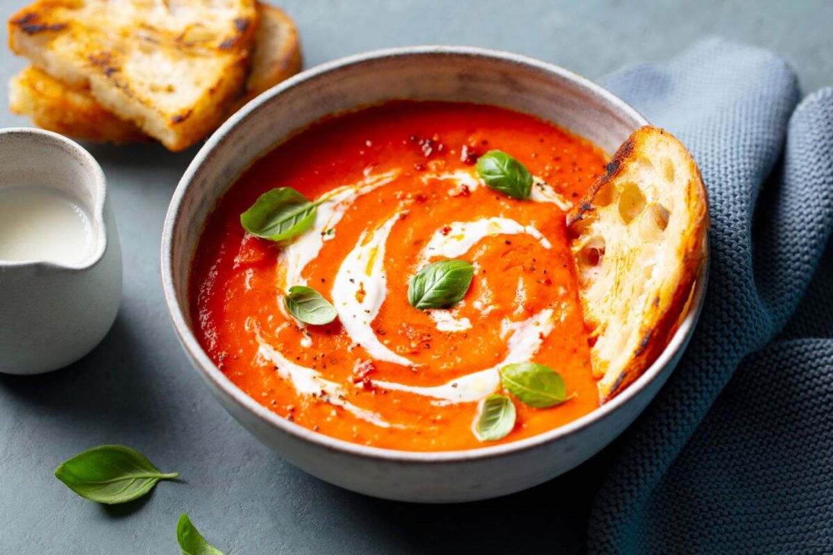 طرز تهیه سوپ گوجه فرنگی با خامه به سبک حرفه ای