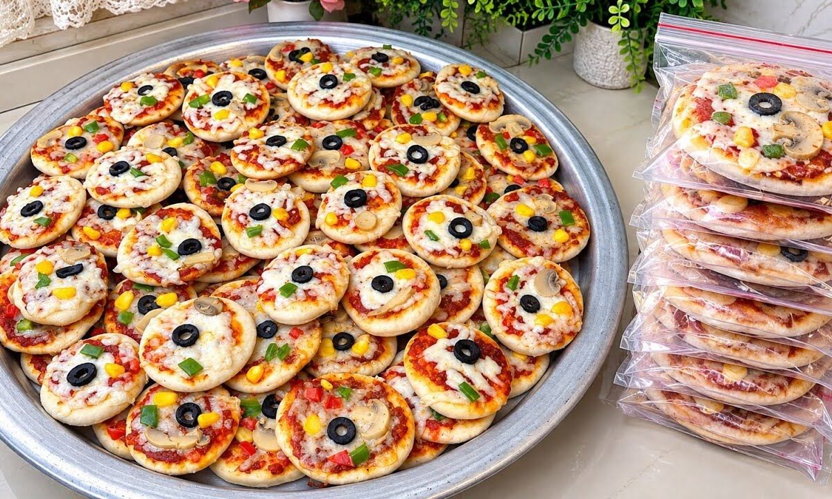طرز تهیه مینی پیتزا خانگی خوشمزه و مناسب فریز کردن