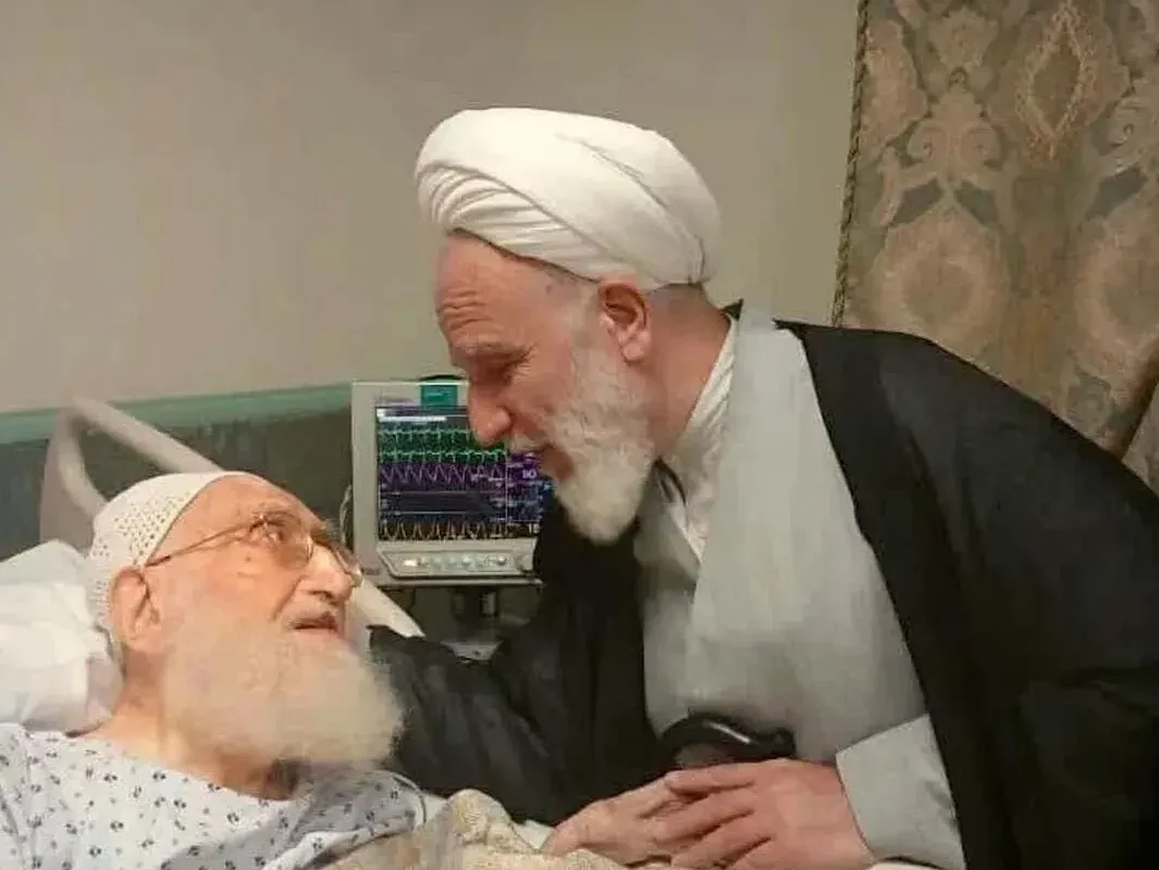 عیادت رئیس دفتر رهبری از آیت الله نوری همدانی در قم