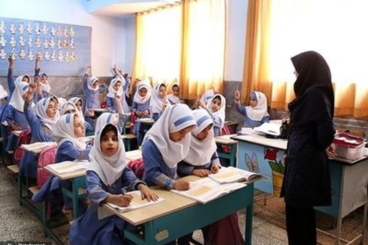 مجلس در پی تعیین حقوق ۷۰ میلیون تومانی فرهنگیان برای سال ۱۴۰۶