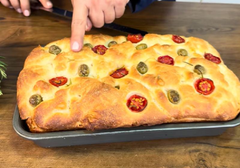 نان فوکاچیا خانگی آسان و بدون نیاز به ورز دادن