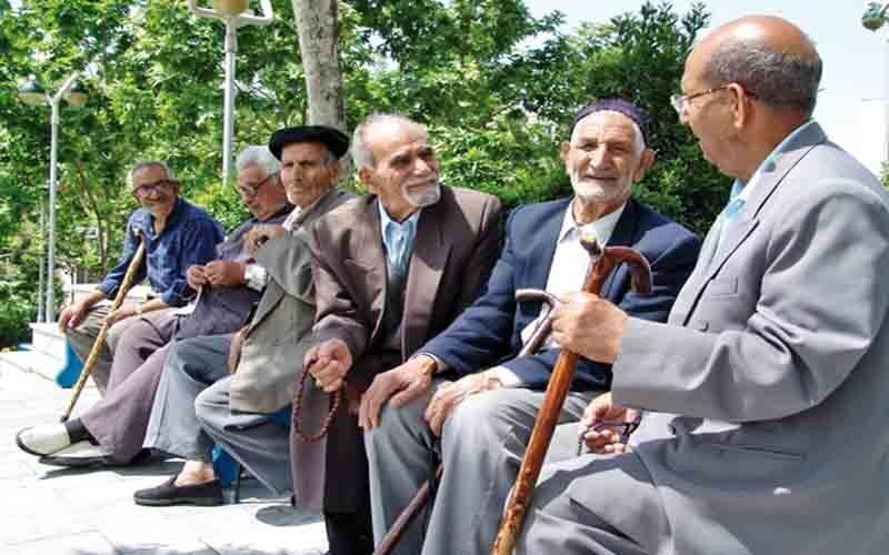 پیامک بانکی نجات دهنده زندگی سالمندان همدان