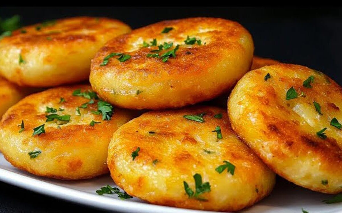 کوکوی خوشمزه و اقتصادی با ۵ سیب زمینی و ۲ تخم مرغ